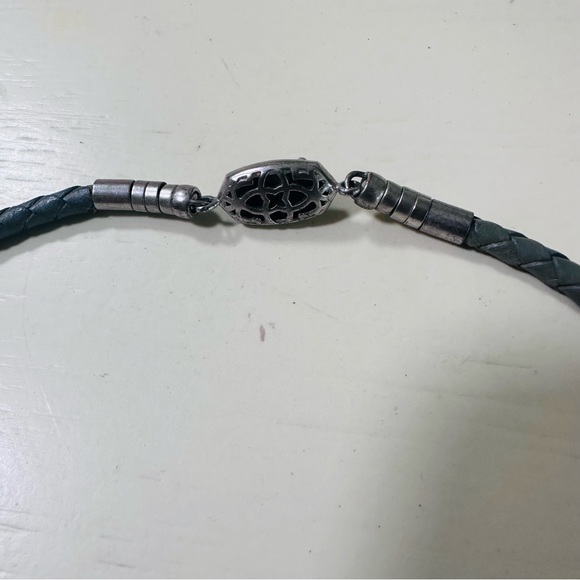 Kendra Scott Cooper Pendant Leather Rope Choker in Gray Platinum Drusy - Picture 5 of 8